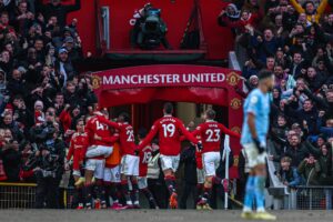 مانشستر حمراء! .. تين هاج يتفوق علي جوارديولا