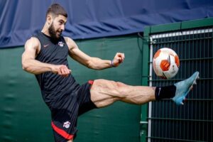 مدافع لايبزيج الي تشلسي ام مدريد ؟