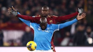 روما يقاوم نابولي ويحقق تعادلًا دراميًا 1-1 في الأولمبيكو